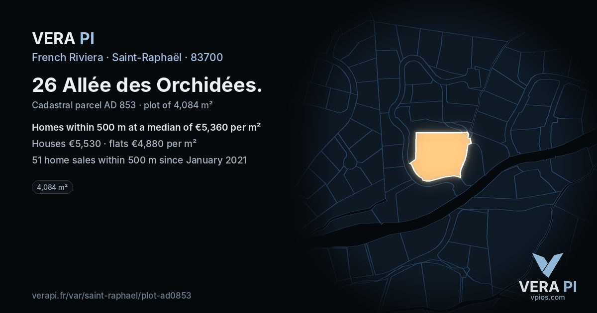 26 Allée des Orchidées, Saint-Raphaël at night – the plot lit, the parcels around coloured by the prices near them
