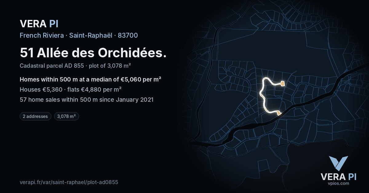 51 Allée des Orchidées, Saint-Raphaël at night – the plot lit, the parcels around coloured by the prices near them
