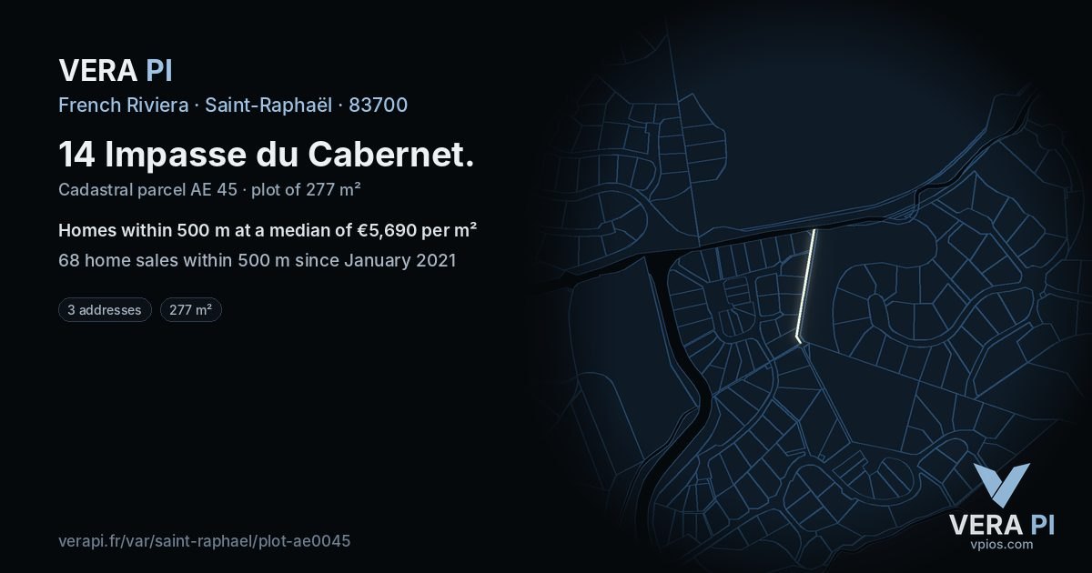 14 Impasse du Cabernet, Saint-Raphaël at night – the plot lit, the parcels around coloured by the prices near them