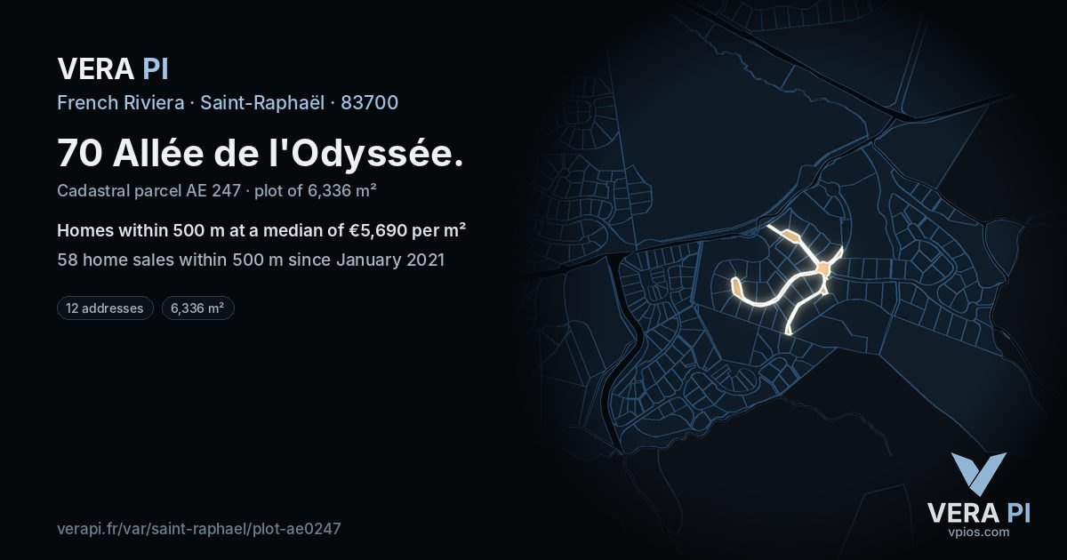 70 Allée de l'Odyssée, Saint-Raphaël at night – the plot lit, the parcels around coloured by the prices near them