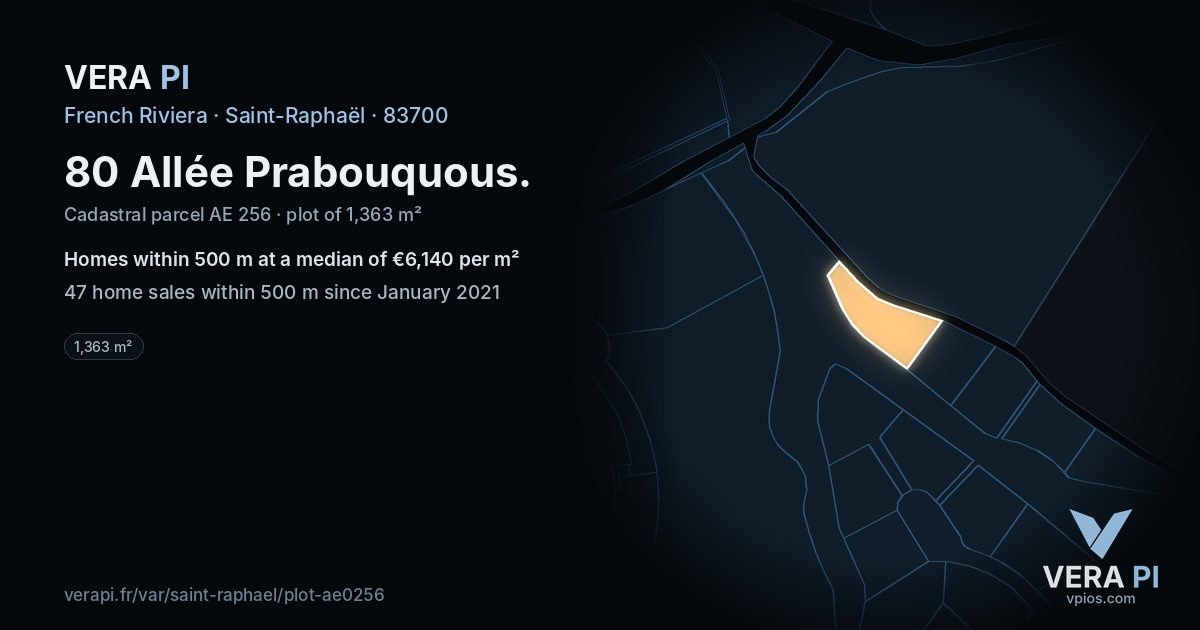 80 Allée Prabouquous, Saint-Raphaël at night – the plot lit, the parcels around coloured by the prices near them