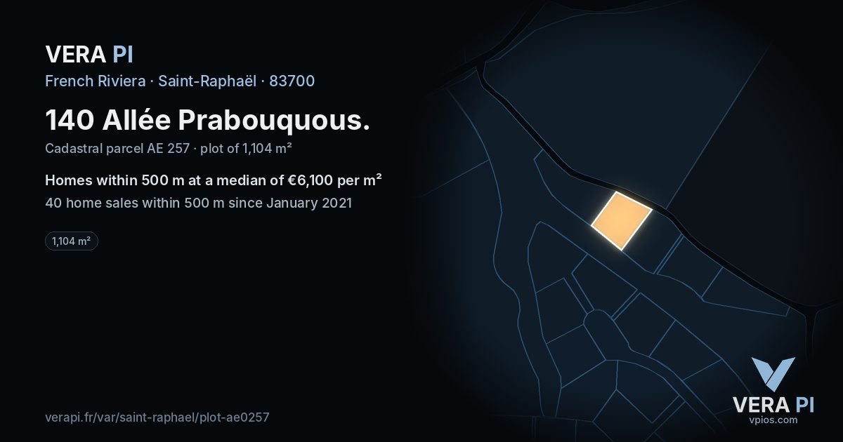 140 Allée Prabouquous, Saint-Raphaël at night – the plot lit, the parcels around coloured by the prices near them