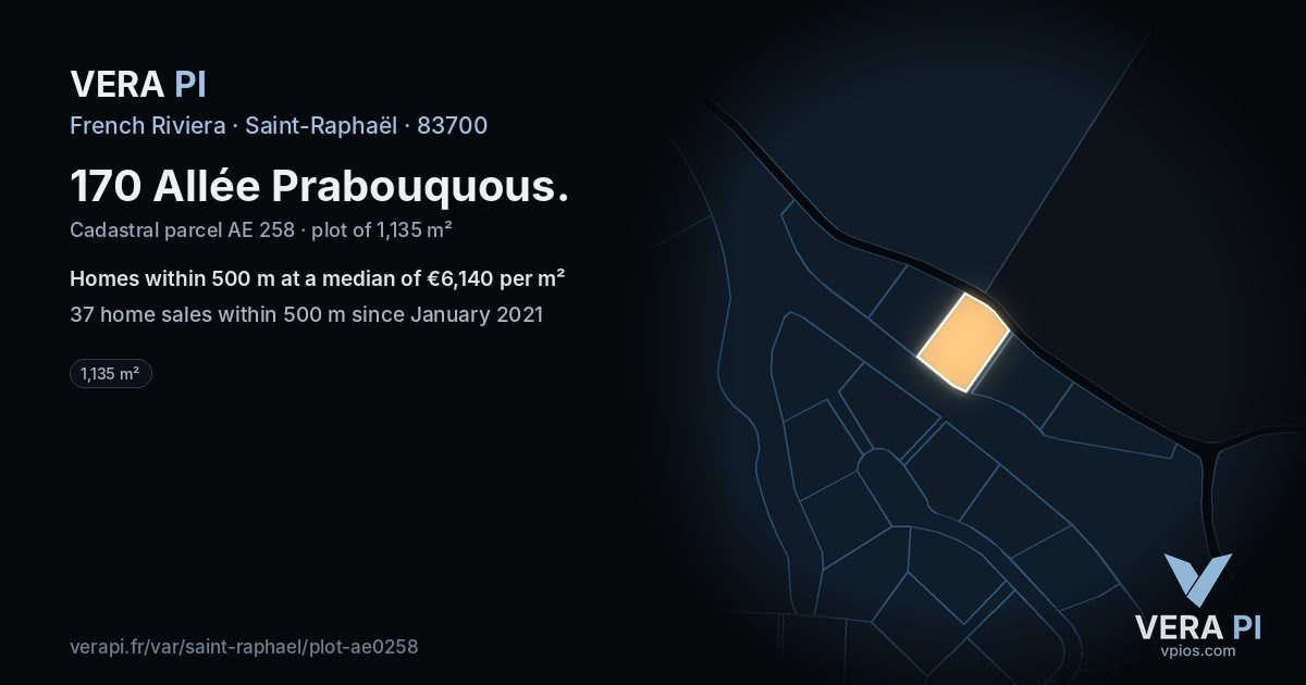 170 Allée Prabouquous, Saint-Raphaël at night – the plot lit, the parcels around coloured by the prices near them