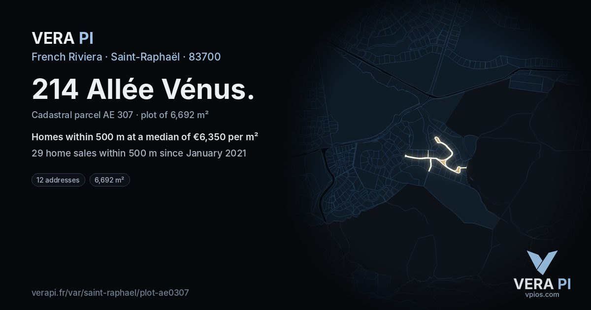 214 Allée Vénus, Saint-Raphaël at night – the plot lit, the parcels around coloured by the prices near them