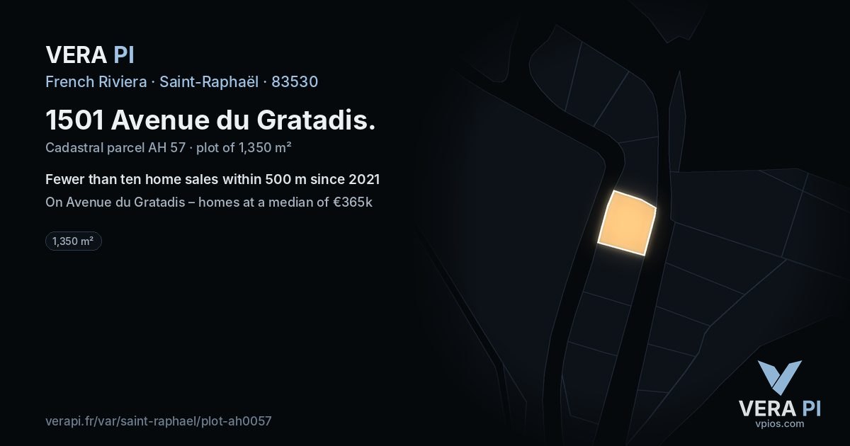 1501 Avenue du Gratadis, Saint-Raphaël at night – the plot lit, the parcels around coloured by the prices near them