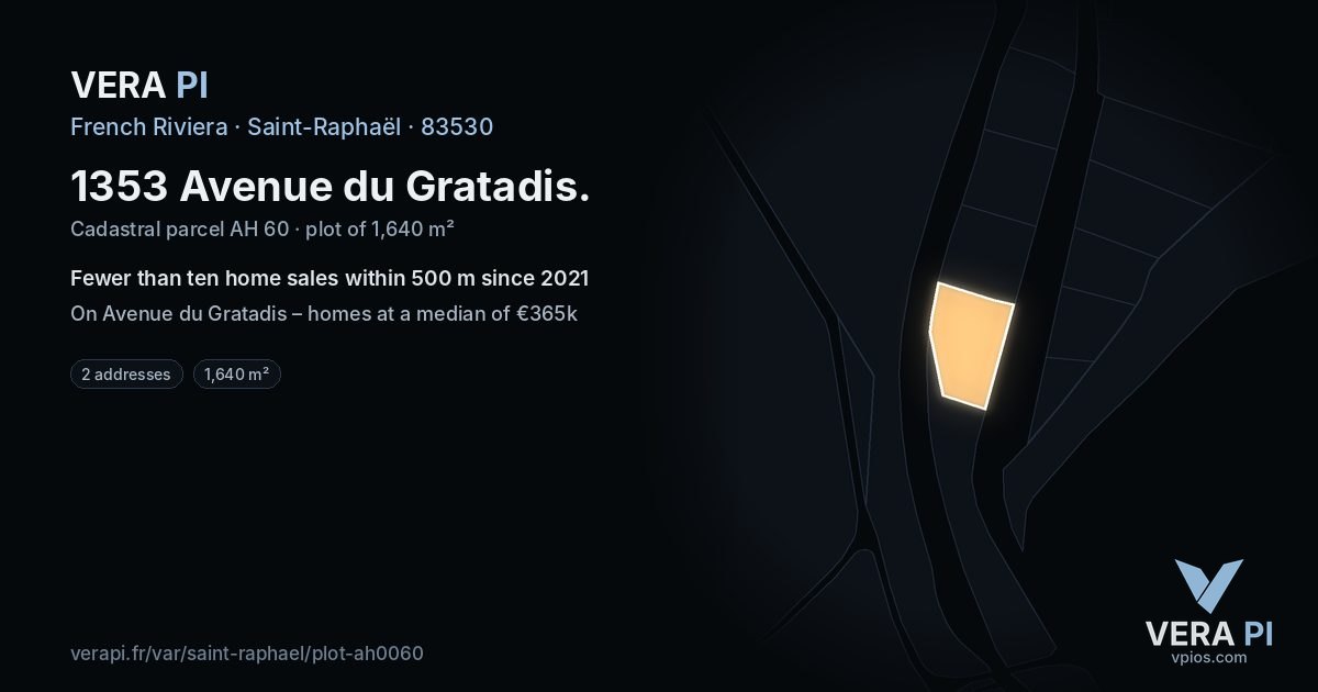 1353 Avenue du Gratadis, Saint-Raphaël at night – the plot lit, the parcels around coloured by the prices near them
