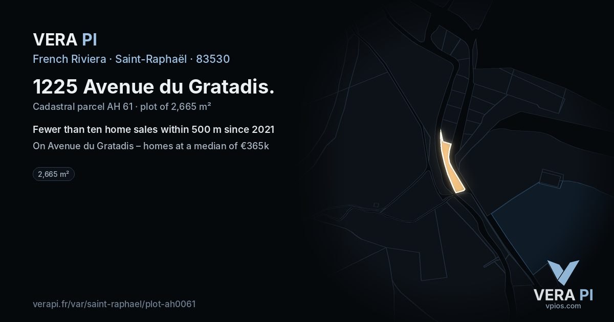 1225 Avenue du Gratadis, Saint-Raphaël at night – the plot lit, the parcels around coloured by the prices near them