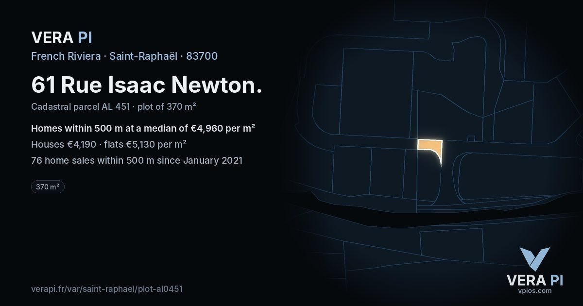 61 Rue Isaac Newton, Saint-Raphaël at night – the plot lit, the parcels around coloured by the prices near them