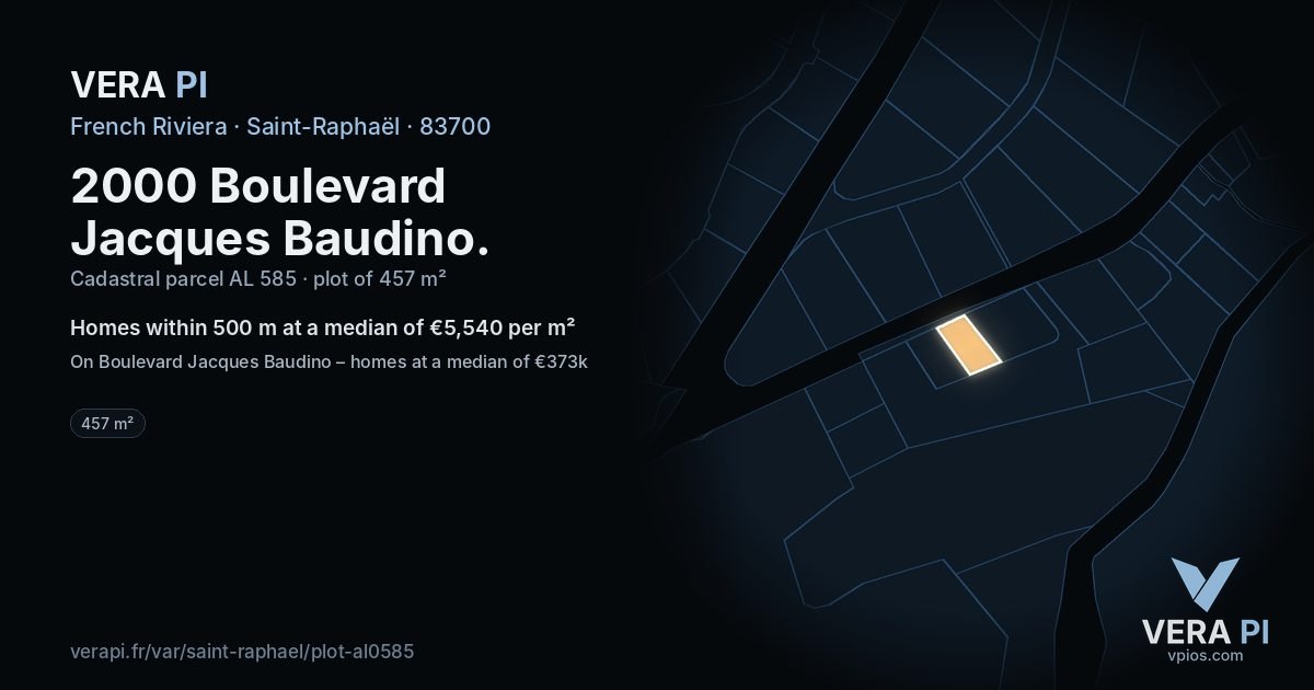2000 Boulevard Jacques Baudino, Saint-Raphaël at night – the plot lit, the parcels around coloured by the prices near them