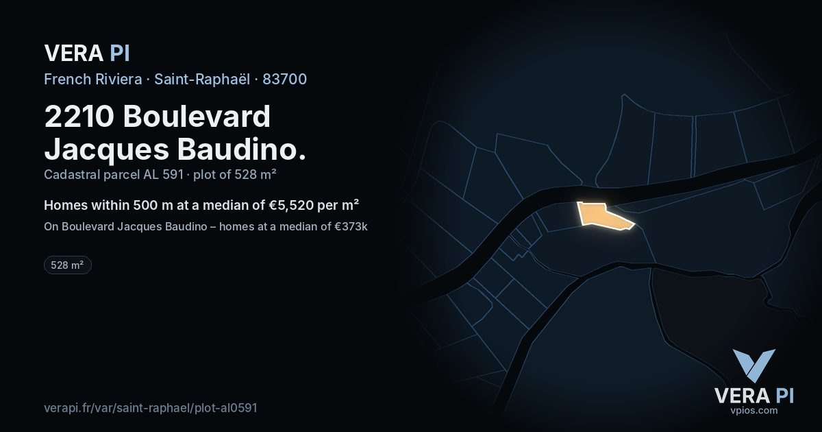 2210 Boulevard Jacques Baudino, Saint-Raphaël at night – the plot lit, the parcels around coloured by the prices near them
