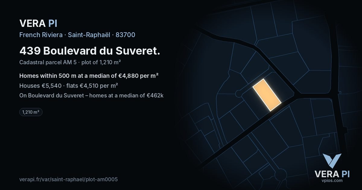 439 Boulevard du Suveret, Saint-Raphaël at night – the plot lit, the parcels around coloured by the prices near them