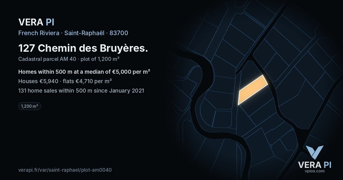 127 Chemin des Bruyères, Saint-Raphaël at night – the plot lit, the parcels around coloured by the prices near them