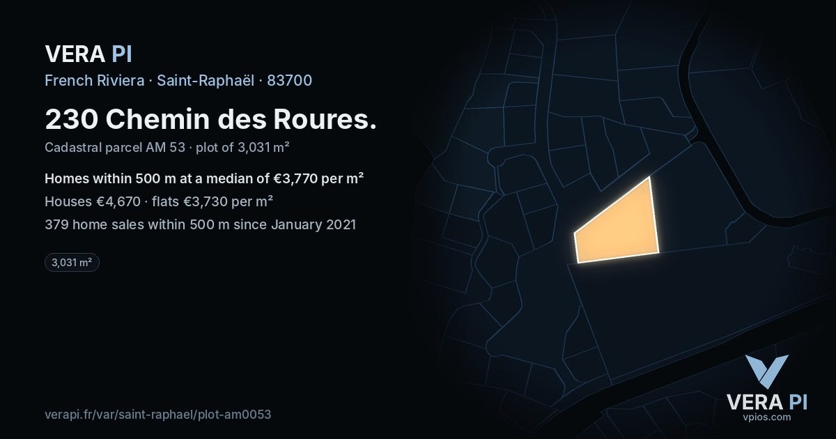 230 Chemin des Roures, Saint-Raphaël at night – the plot lit, the parcels around coloured by the prices near them