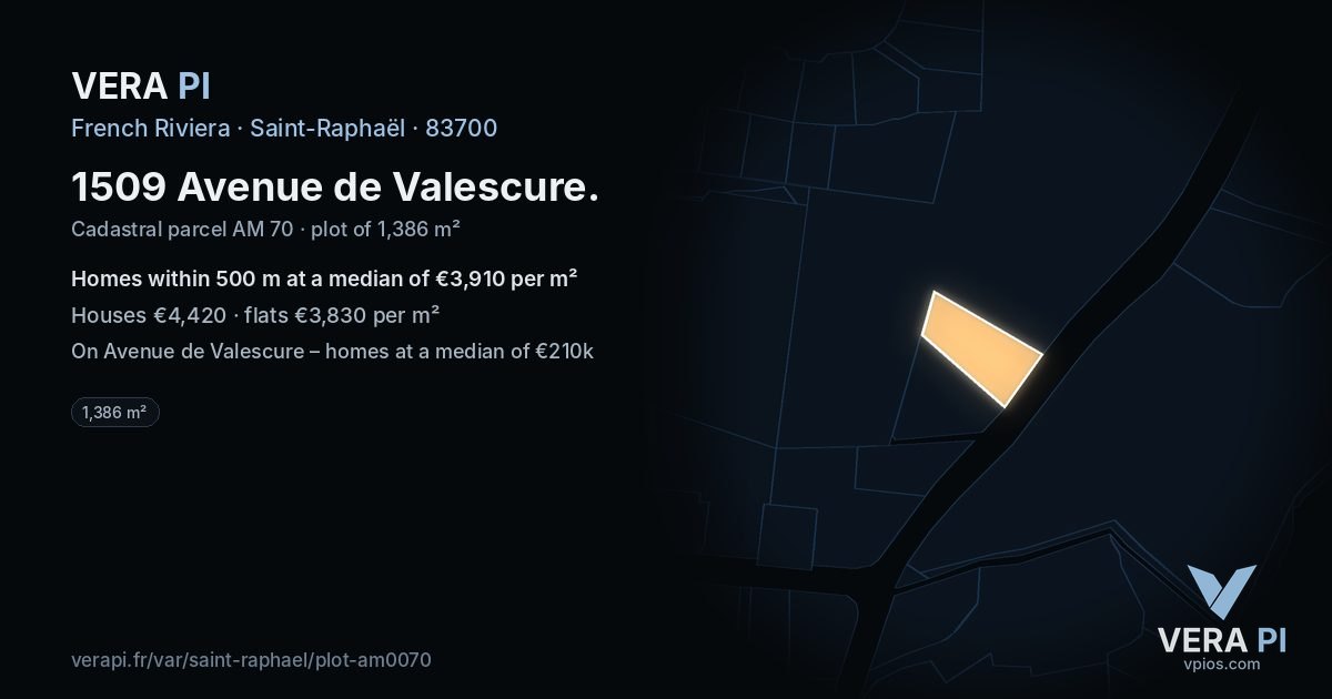 1509 Avenue de Valescure, Saint-Raphaël at night – the plot lit, the parcels around coloured by the prices near them
