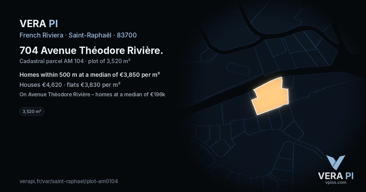 704 Avenue Théodore Rivière, Saint-Raphaël at night – the plot lit, the parcels around coloured by the prices near them