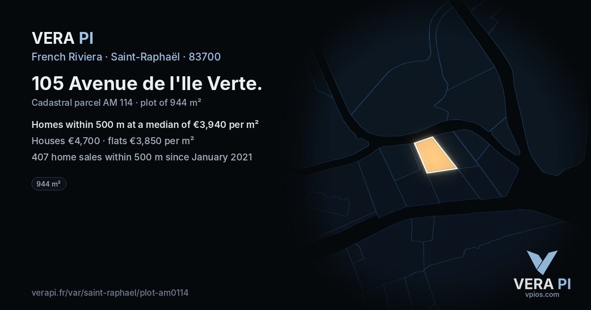 105 Avenue de l'Ile Verte, Saint-Raphaël at night – the plot lit, the parcels around coloured by the prices near them