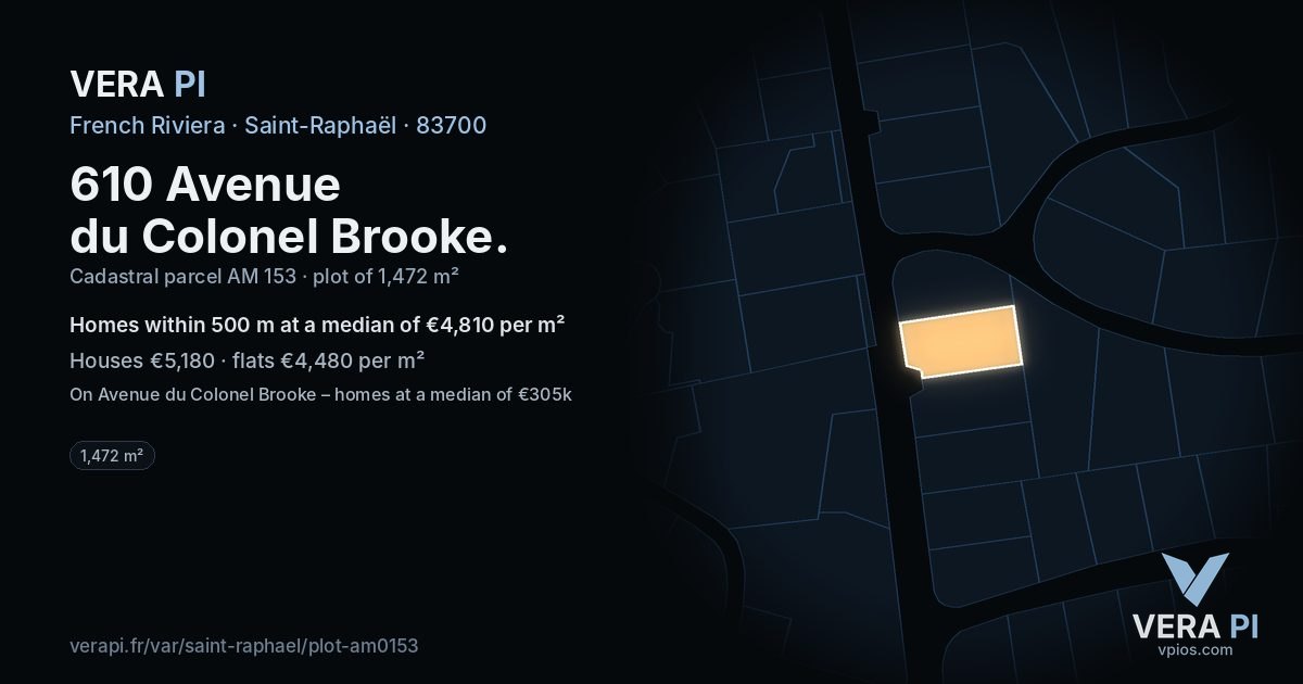 610 Avenue du Colonel Brooke, Saint-Raphaël at night – the plot lit, the parcels around coloured by the prices near them