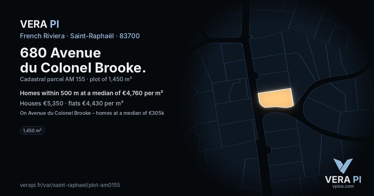 680 Avenue du Colonel Brooke, Saint-Raphaël at night – the plot lit, the parcels around coloured by the prices near them