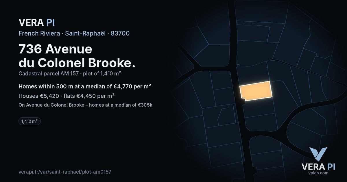 736 Avenue du Colonel Brooke, Saint-Raphaël at night – the plot lit, the parcels around coloured by the prices near them