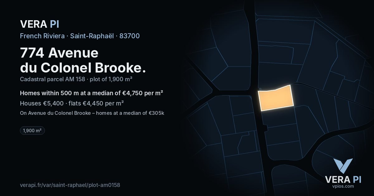 774 Avenue du Colonel Brooke, Saint-Raphaël at night – the plot lit, the parcels around coloured by the prices near them