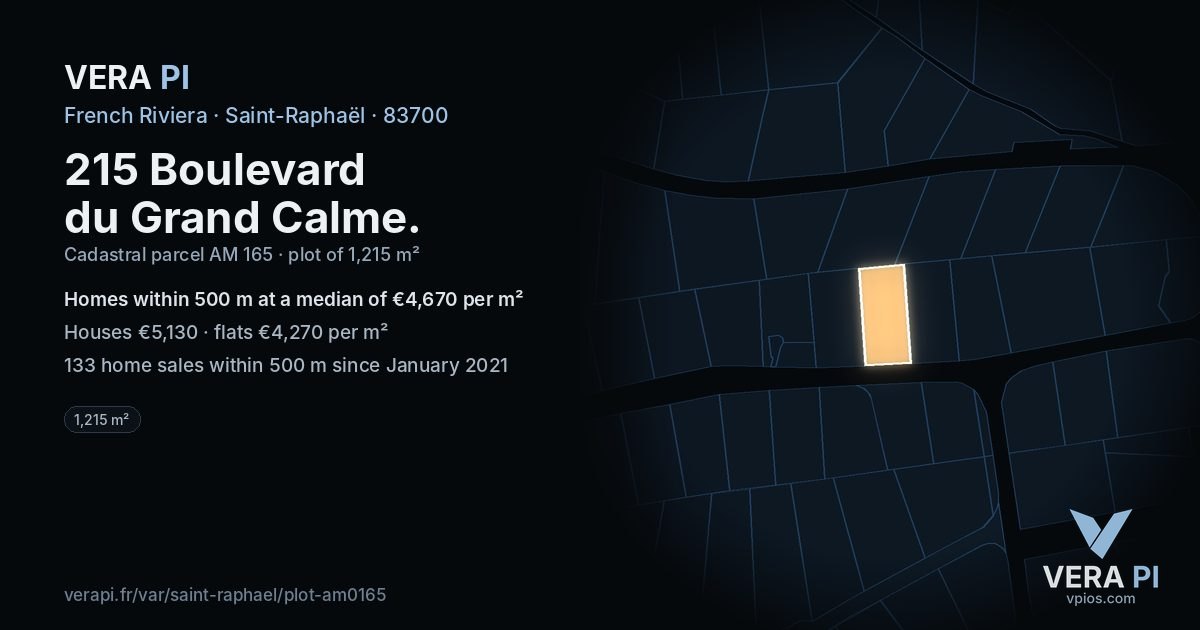 215 Boulevard du Grand Calme, Saint-Raphaël at night – the plot lit, the parcels around coloured by the prices near them