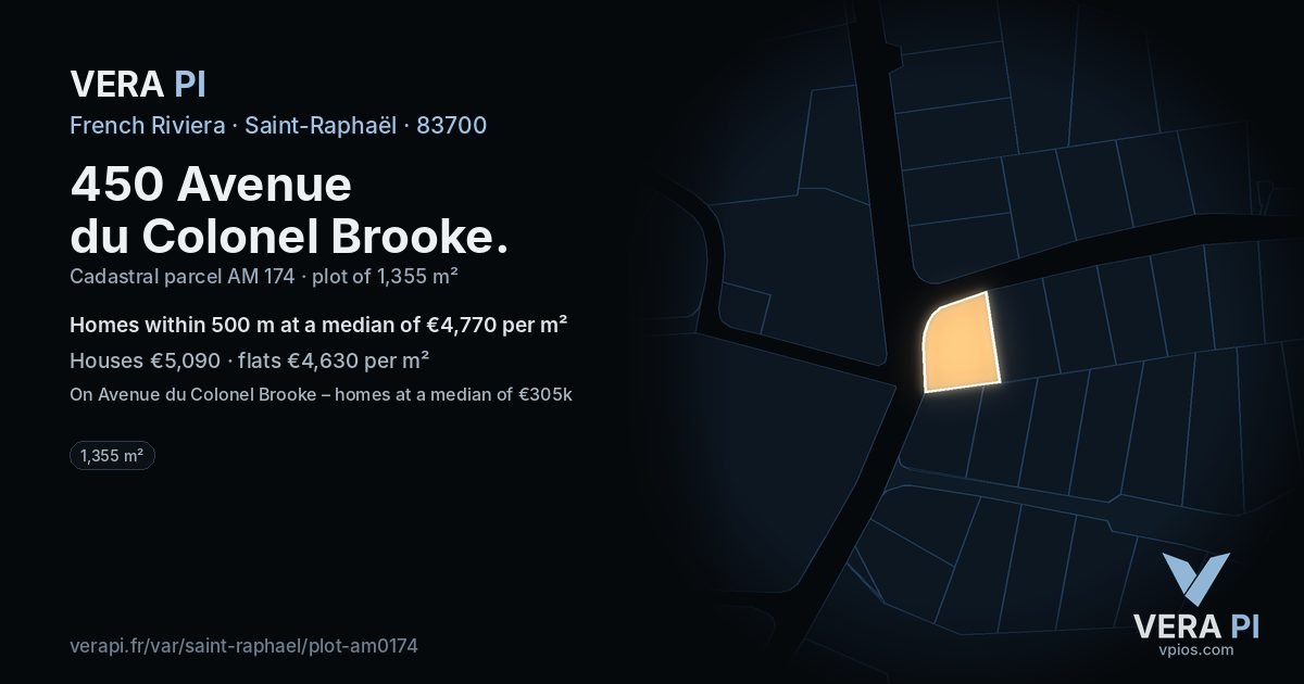 450 Avenue du Colonel Brooke, Saint-Raphaël at night – the plot lit, the parcels around coloured by the prices near them