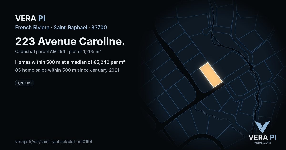 223 Avenue Caroline, Saint-Raphaël at night – the plot lit, the parcels around coloured by the prices near them