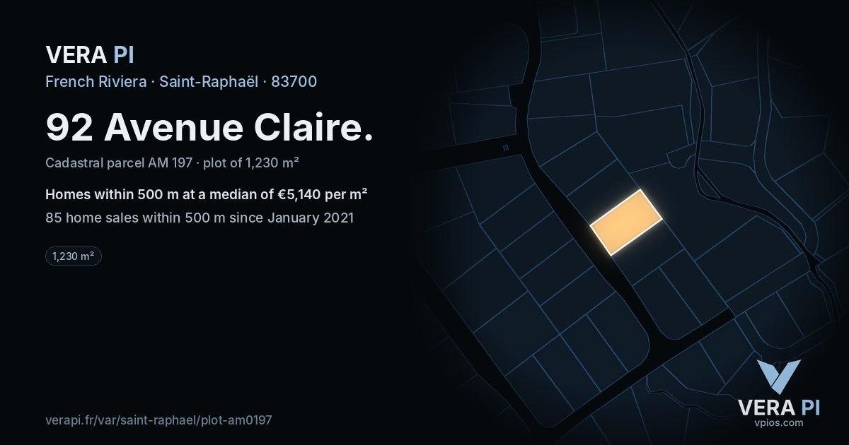 92 Avenue Claire, Saint-Raphaël at night – the plot lit, the parcels around coloured by the prices near them
