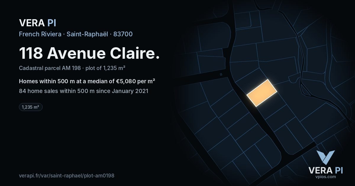 118 Avenue Claire, Saint-Raphaël at night – the plot lit, the parcels around coloured by the prices near them