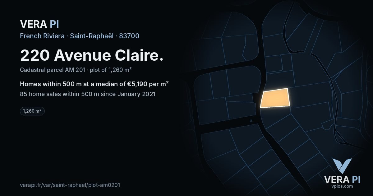 220 Avenue Claire, Saint-Raphaël at night – the plot lit, the parcels around coloured by the prices near them