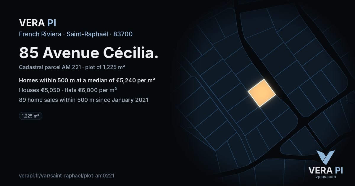 85 Avenue Cécilia, Saint-Raphaël at night – the plot lit, the parcels around coloured by the prices near them