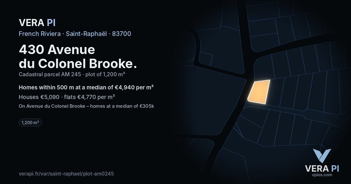430 Avenue du Colonel Brooke, Saint-Raphaël at night – the plot lit, the parcels around coloured by the prices near them