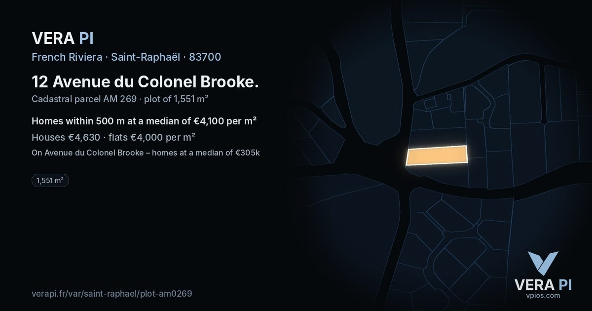 12 Avenue du Colonel Brooke, Saint-Raphaël at night – the plot lit, the parcels around coloured by the prices near them