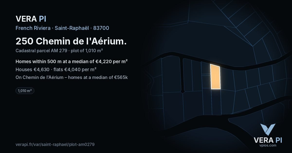 250 Chemin de l'Aérium, Saint-Raphaël at night – the plot lit, the parcels around coloured by the prices near them