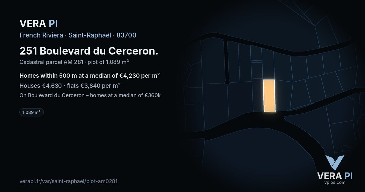 251 Boulevard du Cerceron, Saint-Raphaël at night – the plot lit, the parcels around coloured by the prices near them