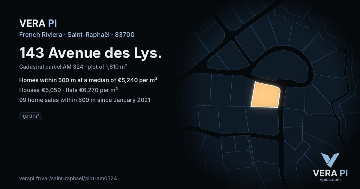 143 Avenue des Lys, Saint-Raphaël at night – the plot lit, the parcels around coloured by the prices near them