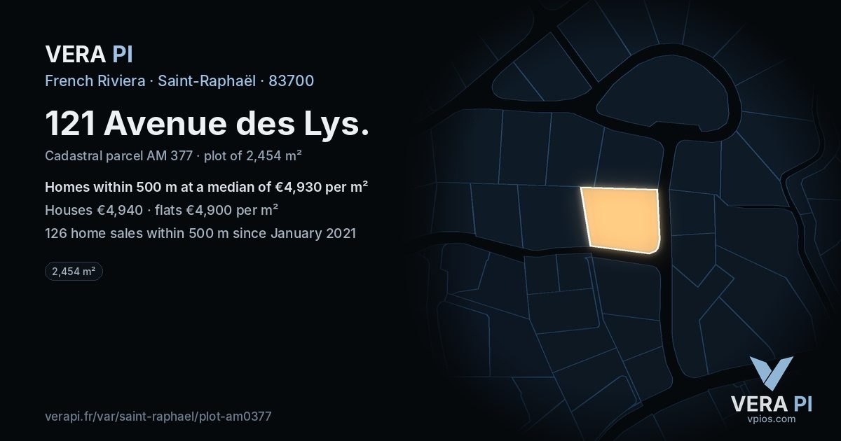 121 Avenue des Lys, Saint-Raphaël at night – the plot lit, the parcels around coloured by the prices near them