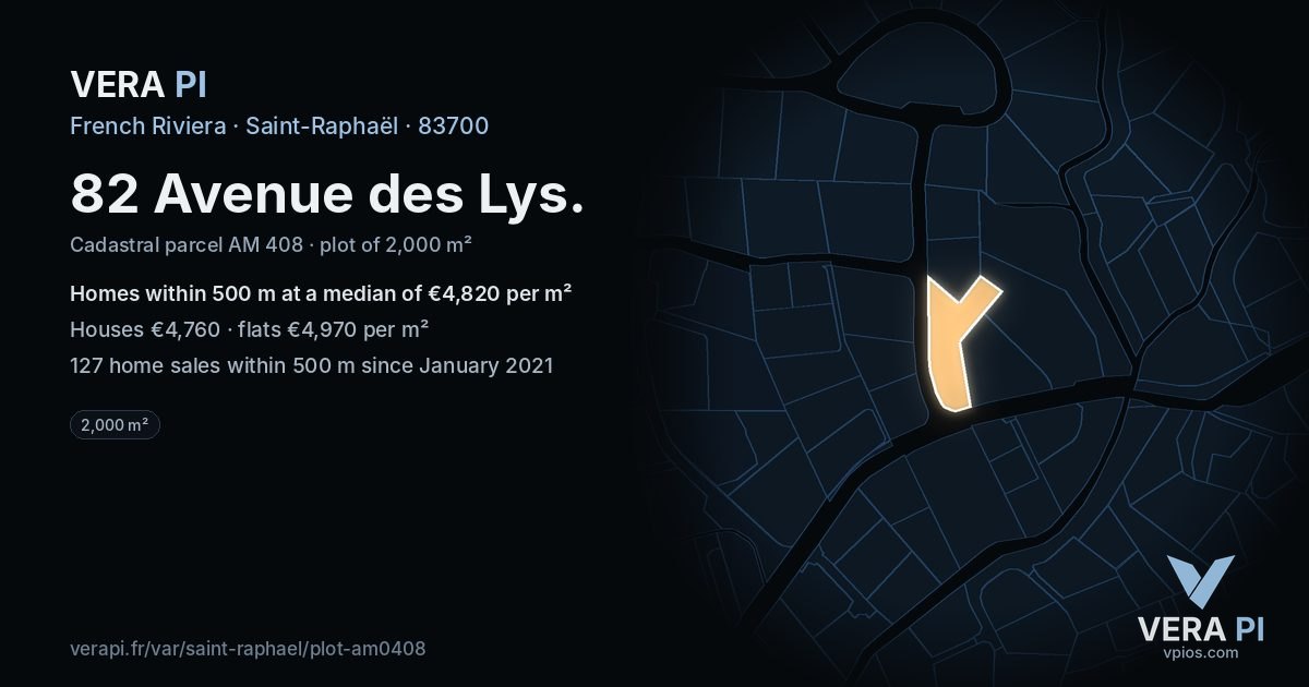 82 Avenue des Lys, Saint-Raphaël at night – the plot lit, the parcels around coloured by the prices near them