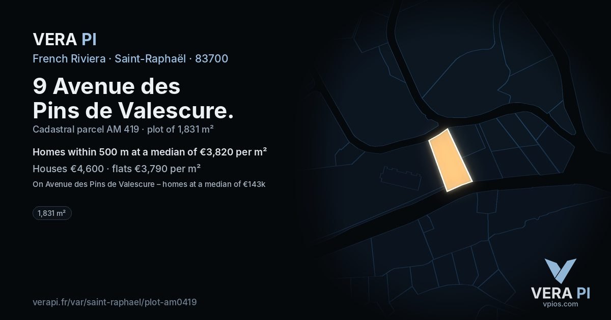 9 Avenue des Pins de Valescure, Saint-Raphaël at night – the plot lit, the parcels around coloured by the prices near them