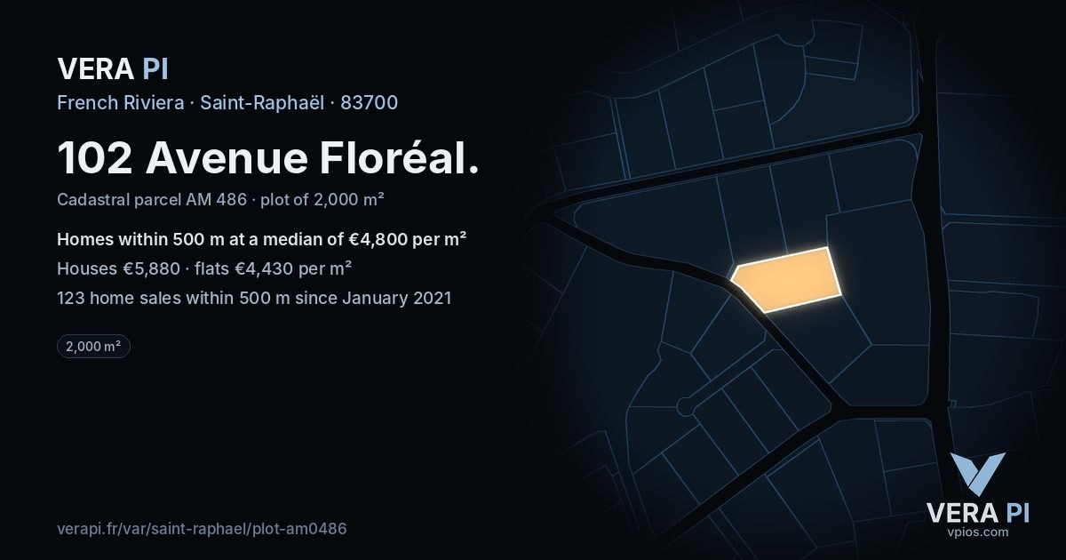 102 Avenue Floréal, Saint-Raphaël at night – the plot lit, the parcels around coloured by the prices near them
