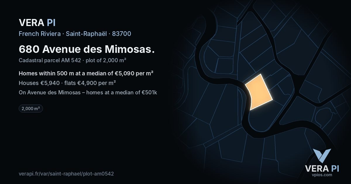 680 Avenue des Mimosas, Saint-Raphaël at night – the plot lit, the parcels around coloured by the prices near them