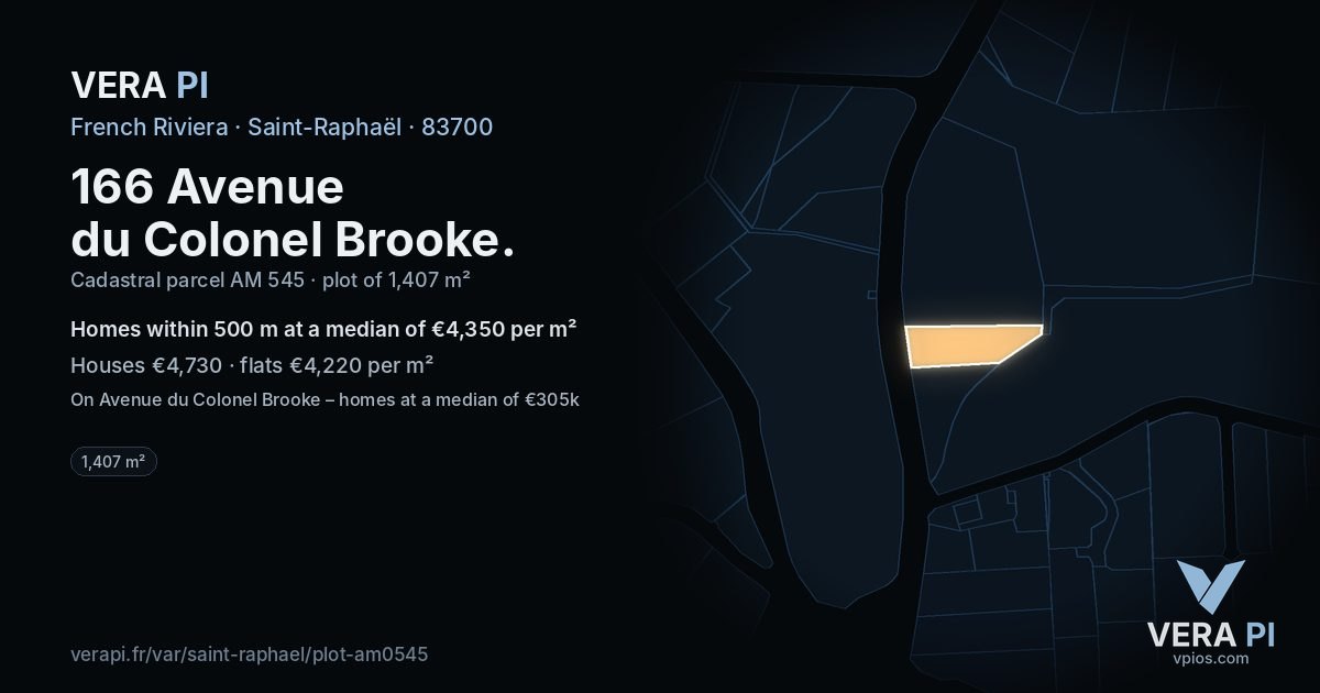 166 Avenue du Colonel Brooke, Saint-Raphaël at night – the plot lit, the parcels around coloured by the prices near them