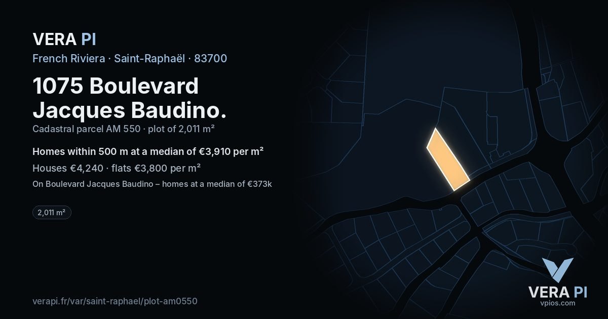 1075 Boulevard Jacques Baudino, Saint-Raphaël at night – the plot lit, the parcels around coloured by the prices near them