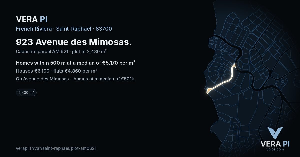 923 Avenue des Mimosas, Saint-Raphaël at night – the plot lit, the parcels around coloured by the prices near them