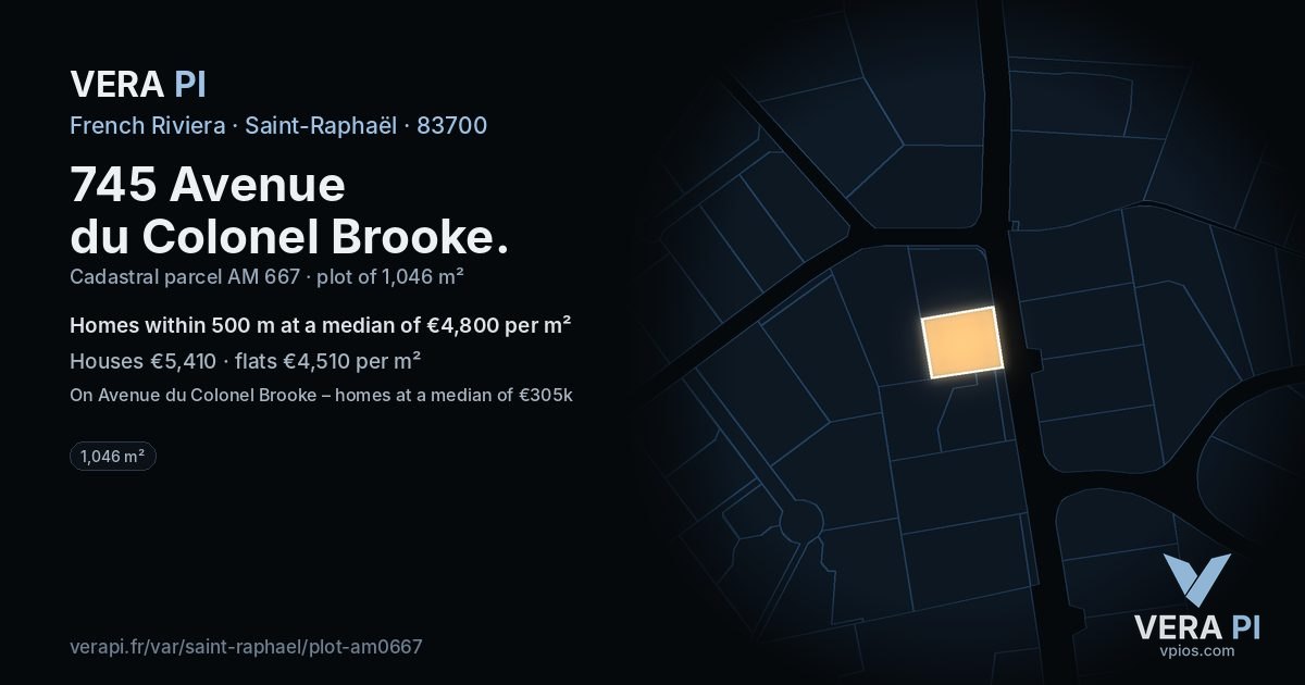 745 Avenue du Colonel Brooke, Saint-Raphaël at night – the plot lit, the parcels around coloured by the prices near them