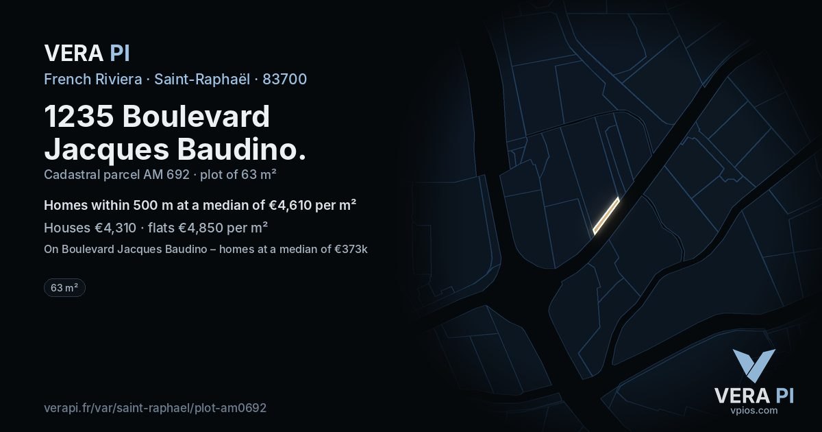 1235 Boulevard Jacques Baudino, Saint-Raphaël at night – the plot lit, the parcels around coloured by the prices near them