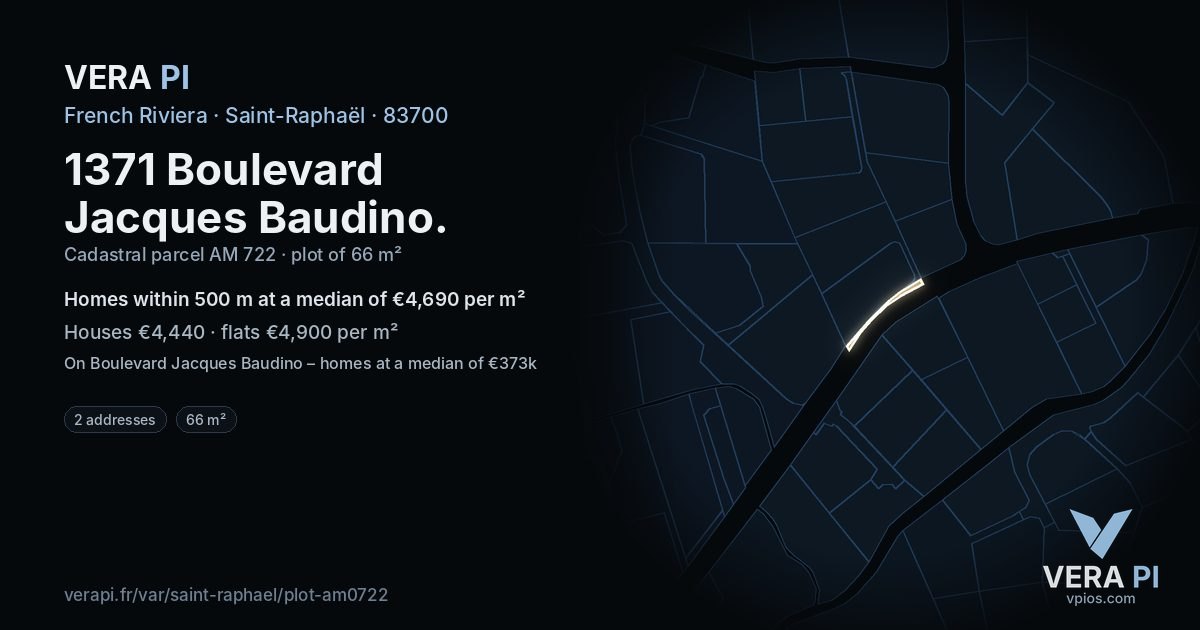 1371 Boulevard Jacques Baudino, Saint-Raphaël at night – the plot lit, the parcels around coloured by the prices near them