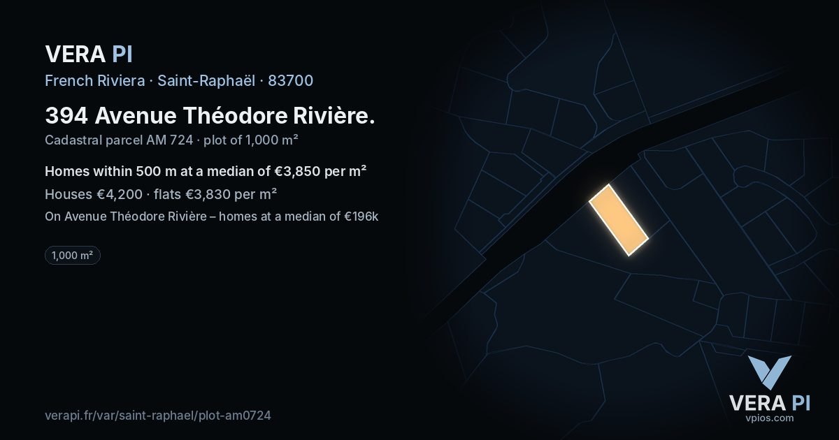 394 Avenue Théodore Rivière, Saint-Raphaël at night – the plot lit, the parcels around coloured by the prices near them