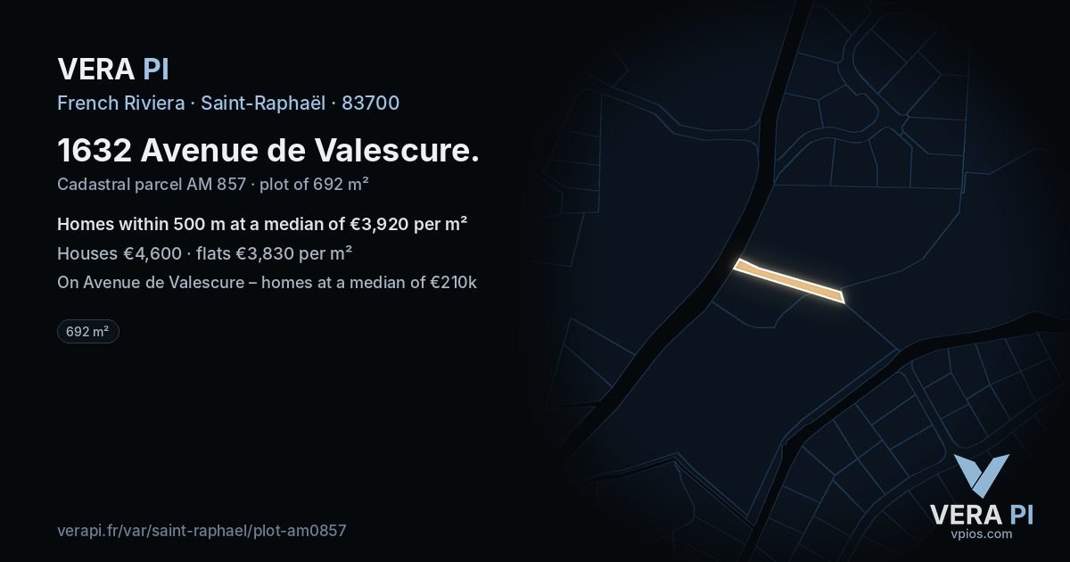 1632 Avenue de Valescure, Saint-Raphaël at night – the plot lit, the parcels around coloured by the prices near them