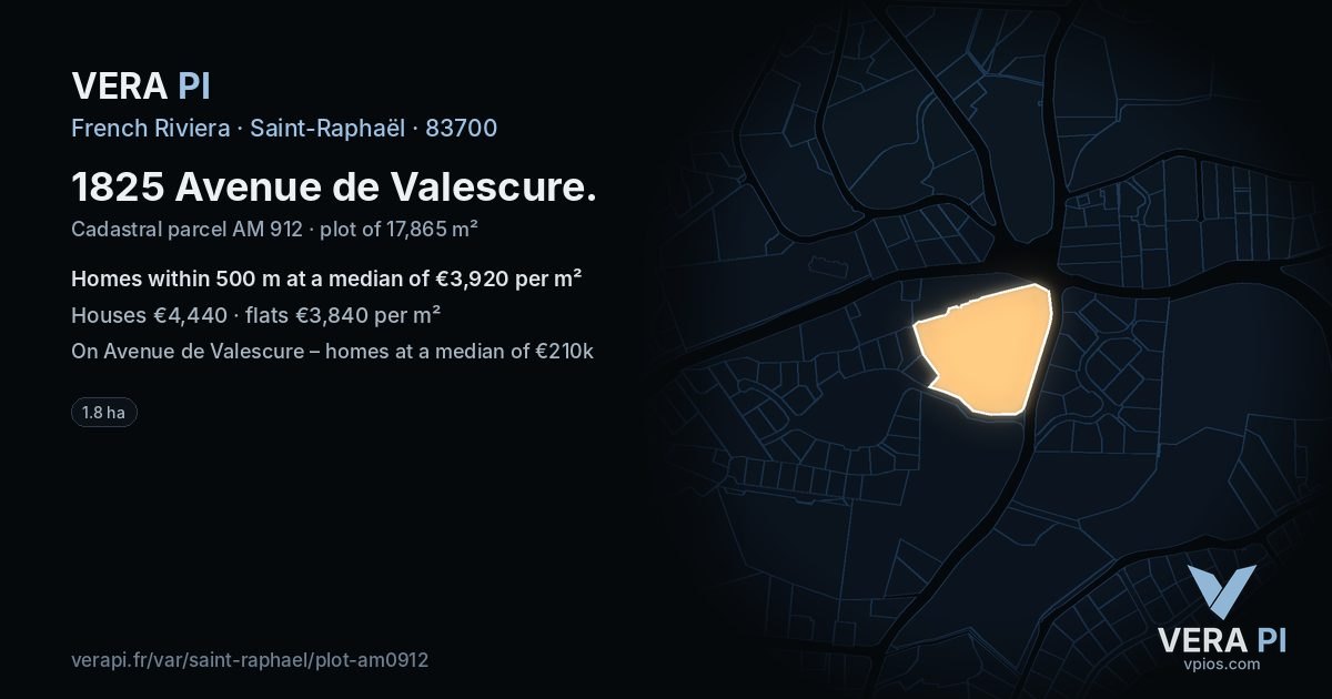 1825 Avenue de Valescure, Saint-Raphaël at night – the plot lit, the parcels around coloured by the prices near them